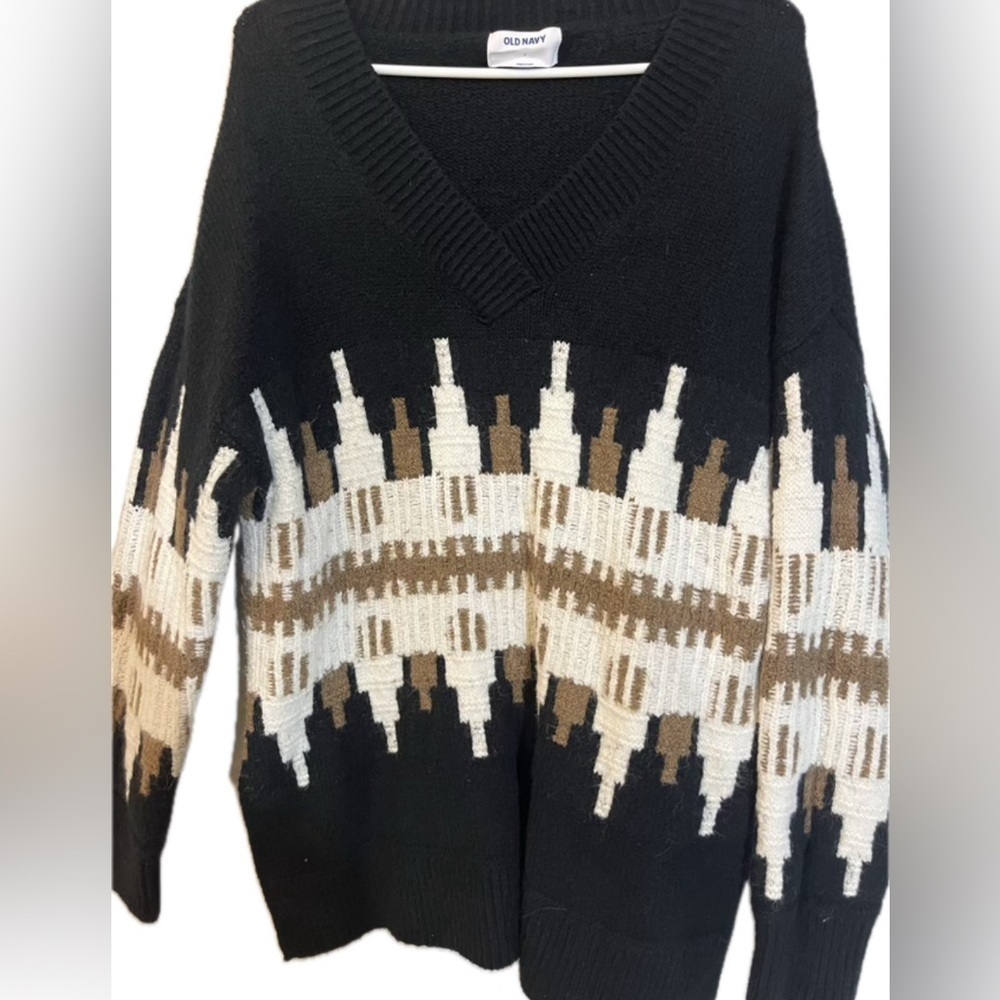 Old Navy Black, White Brown City Scape Patterned V-Neck SweaterWomen XL